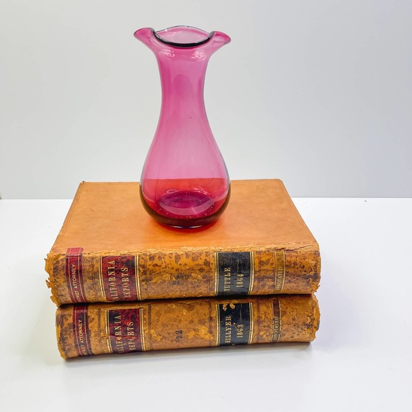 Pilgram Cranberry w/Flower Vase with Ruffle Collar - Picture 1 of 4